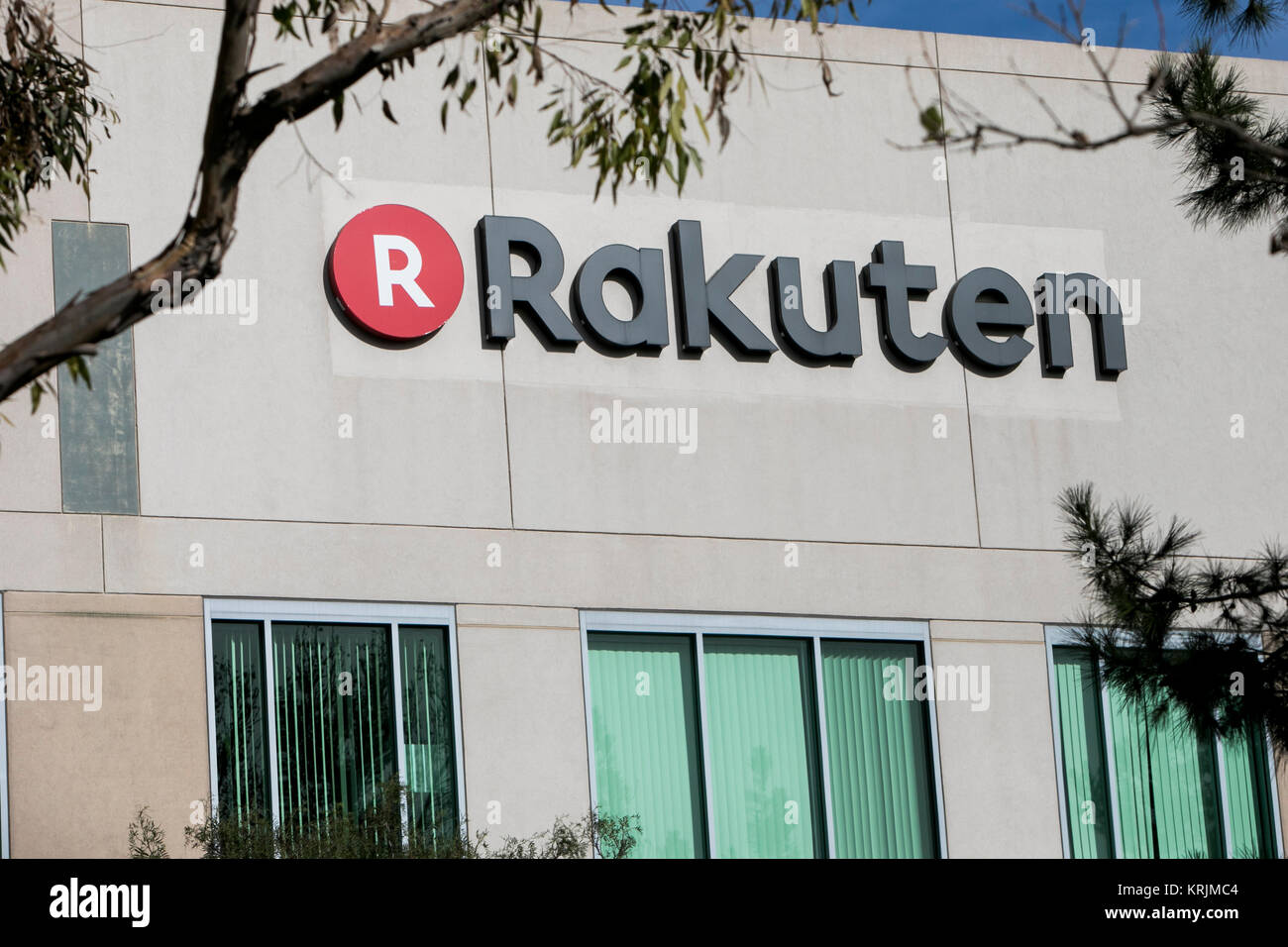 Un segno del logo al di fuori di una struttura occupata da Rakuten, Inc. di Aliso Viejo, California, il 9 dicembre 2017. Foto Stock