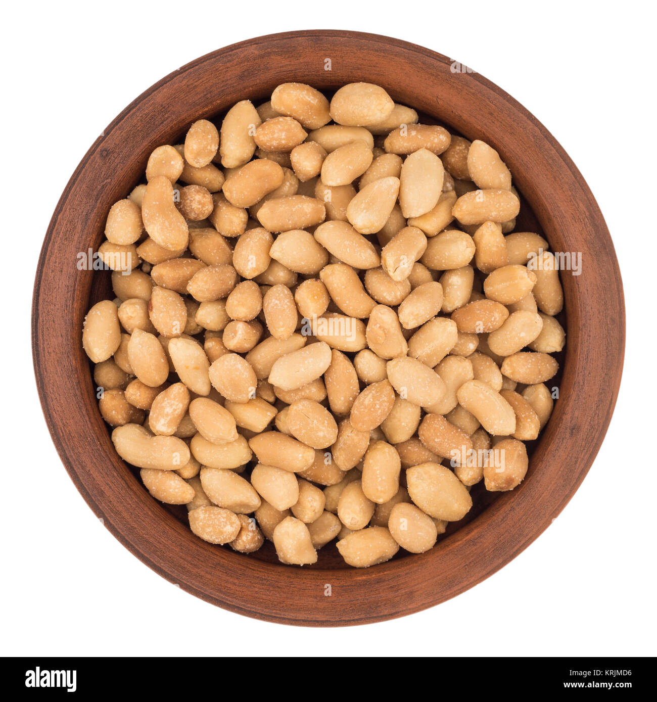 Arachidi salate in una piastra di marrone. Isolato su sfondo bianco. Foto Stock