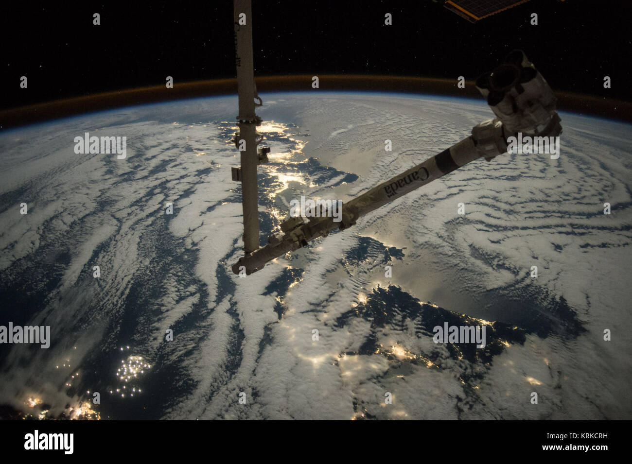ISS-45 Canadarm2 oltre il Giappone Foto Stock