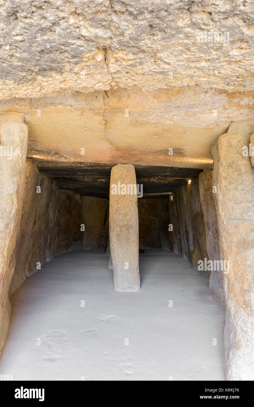 Il Dolmen de Menga è nella città spagnola di Antequera (MÃ¡laga). Si tratta di una galleria coperta dolmen e quasi a pianta rettangolare, risalente al 3° mi Foto Stock