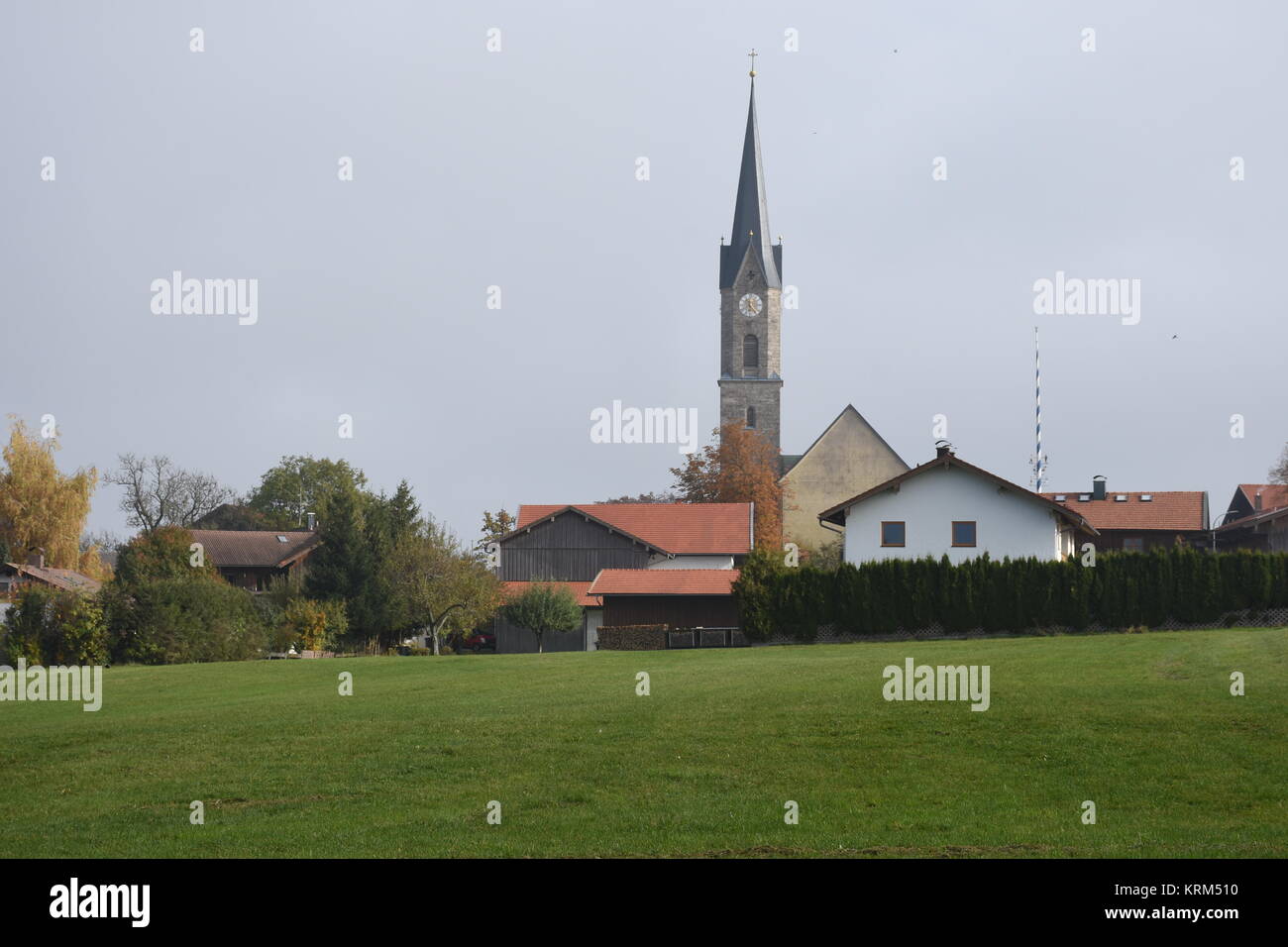 Irschenberg,miesbach,alta Baviera,village,chiesa,campo,prato,parrocchia Foto Stock