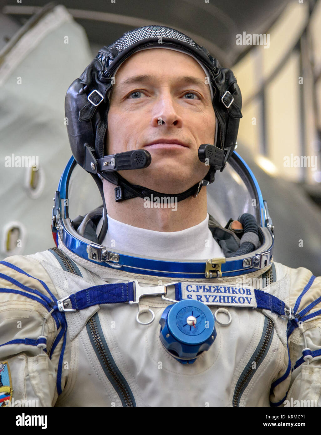 Expedition 47 equipaggio di riserva degli stati, cosmonauta russo Sergei Ryzhikov di Roscosmos risponde a una domanda dal progredire della sua Soyuz gli esami di abilitazione con il cosmonauta russo Andre Borisenko, e l'astronauta della NASA Shane Kimbrough, mercoledì 24 febbraio, 2016, al Gagarin Cosmonaut Training Center (GCTC) in Star City, Russia. Photo credit: (NASA/Bill Ingalls) Sergey Ryzhikov al Gagarin Cosmonaut Training Center nella città delle stelle Foto Stock