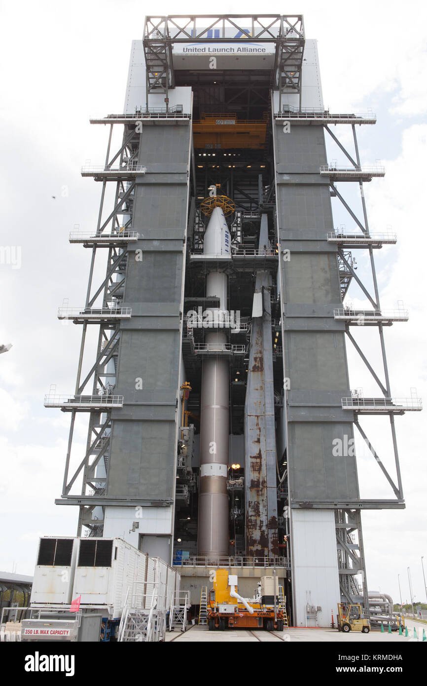 OA-6 payload trasportato dal PHSF a VIF - in transito: solo le foto di esso al VIF, tampone 41. Cygnus CRS OA-6 Atlas V rocket (25515972320) Foto Stock