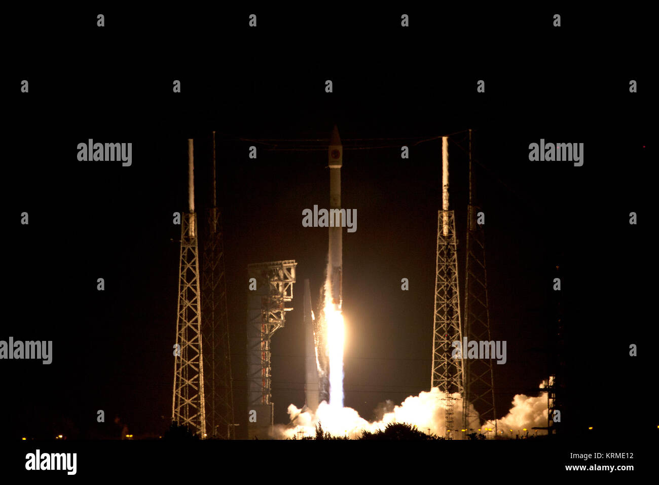 Cygnus ATK orbitale OA-6 su un ULA Atlas V Rocket lancia dal tampone 41 alla Cape Canaveral Air Force Station (CCAFS). Cygnus CRS OA-6 Atlas V rocket lancio (25372099303) Foto Stock