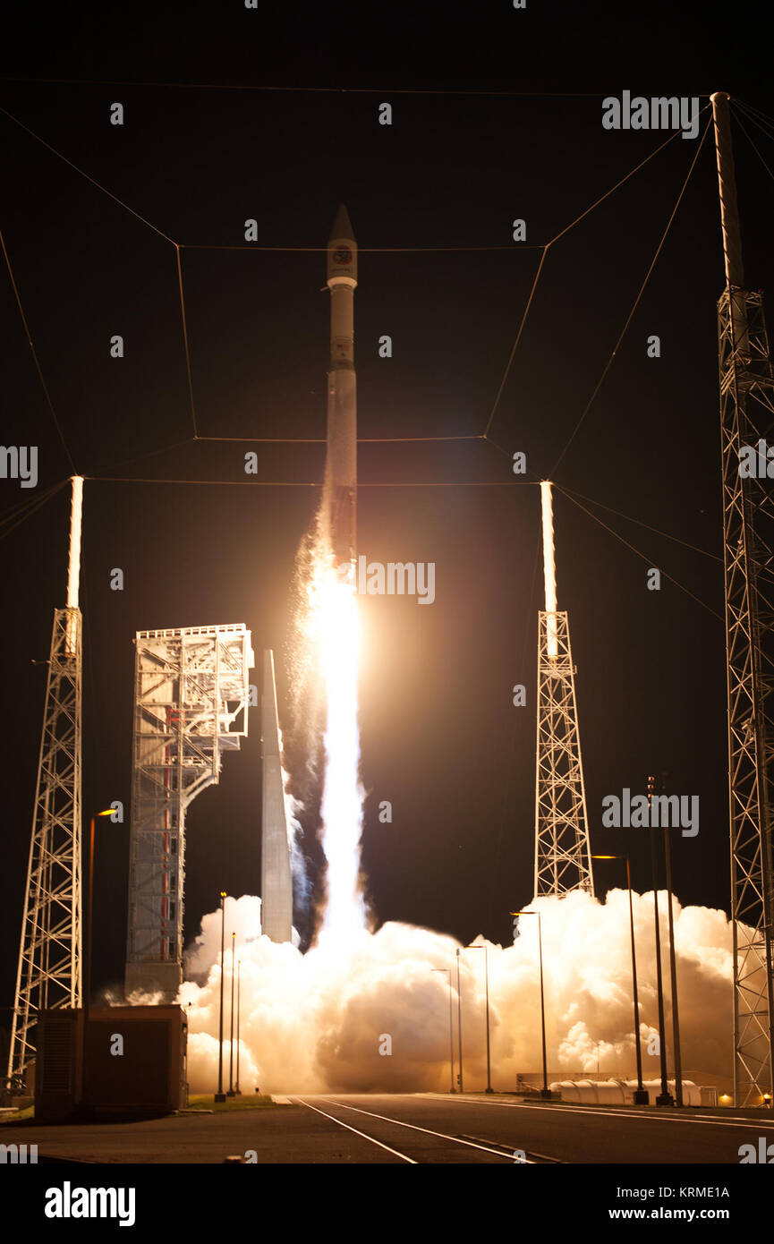Cygnus ATK orbitale OA-6 su un ULA Atlas V Rocket lancia dal tampone 41 alla Cape Canaveral Air Force Station (CCAFS). Cygnus CRS OA-6 Atlas V rocket lancio (25881266002) Foto Stock
