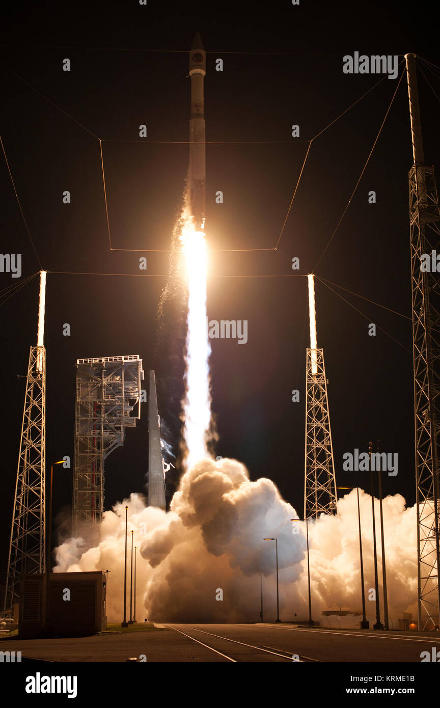 Cygnus ATK orbitale OA-6 su un ULA Atlas V Rocket lancia dal tampone 41 alla Cape Canaveral Air Force Station (CCAFS). Cygnus CRS OA-6 Atlas V rocket lancio (25976133726) Foto Stock