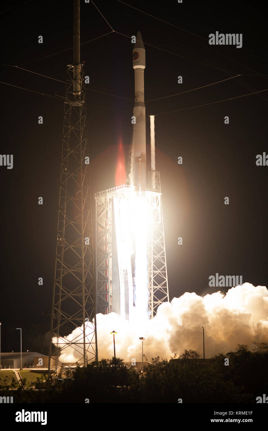 Cygnus ATK orbitale OA-6 su un ULA Atlas V Rocket lancia dal tampone 41 alla Cape Canaveral Air Force Station (CCAFS). Cygnus CRS OA-6 Atlas V rocket lancio (25368828864) Foto Stock