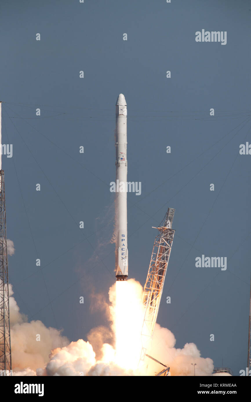 Foto della SpaceX CRS-8/Falcon 9 il decollo dal tampone 40. SpaceX CRS-8 il decollo (26041741470) Foto Stock