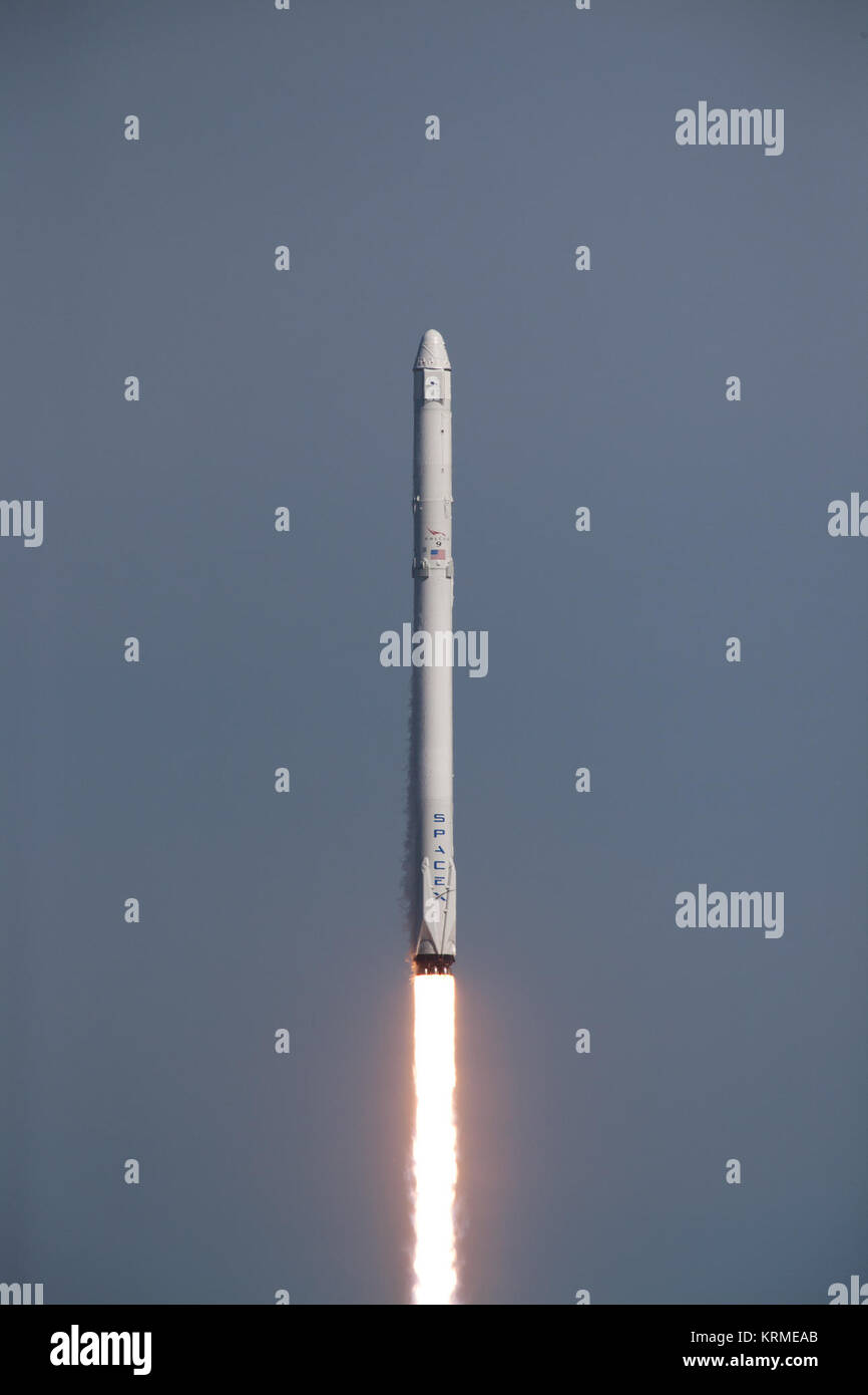 Foto della SpaceX CRS-8/Falcon 9 il decollo dal tampone 40. KSC-20160408-PH KLS0002 0035 (26248368701) Foto Stock