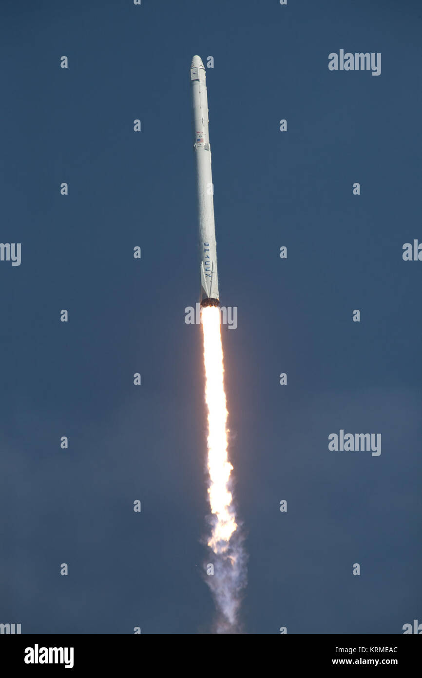Foto della SpaceX CRS-8/Falcon 9 il decollo dal tampone 40. KSC-20160408-PH KLS0002 0044 (26248368171) Foto Stock