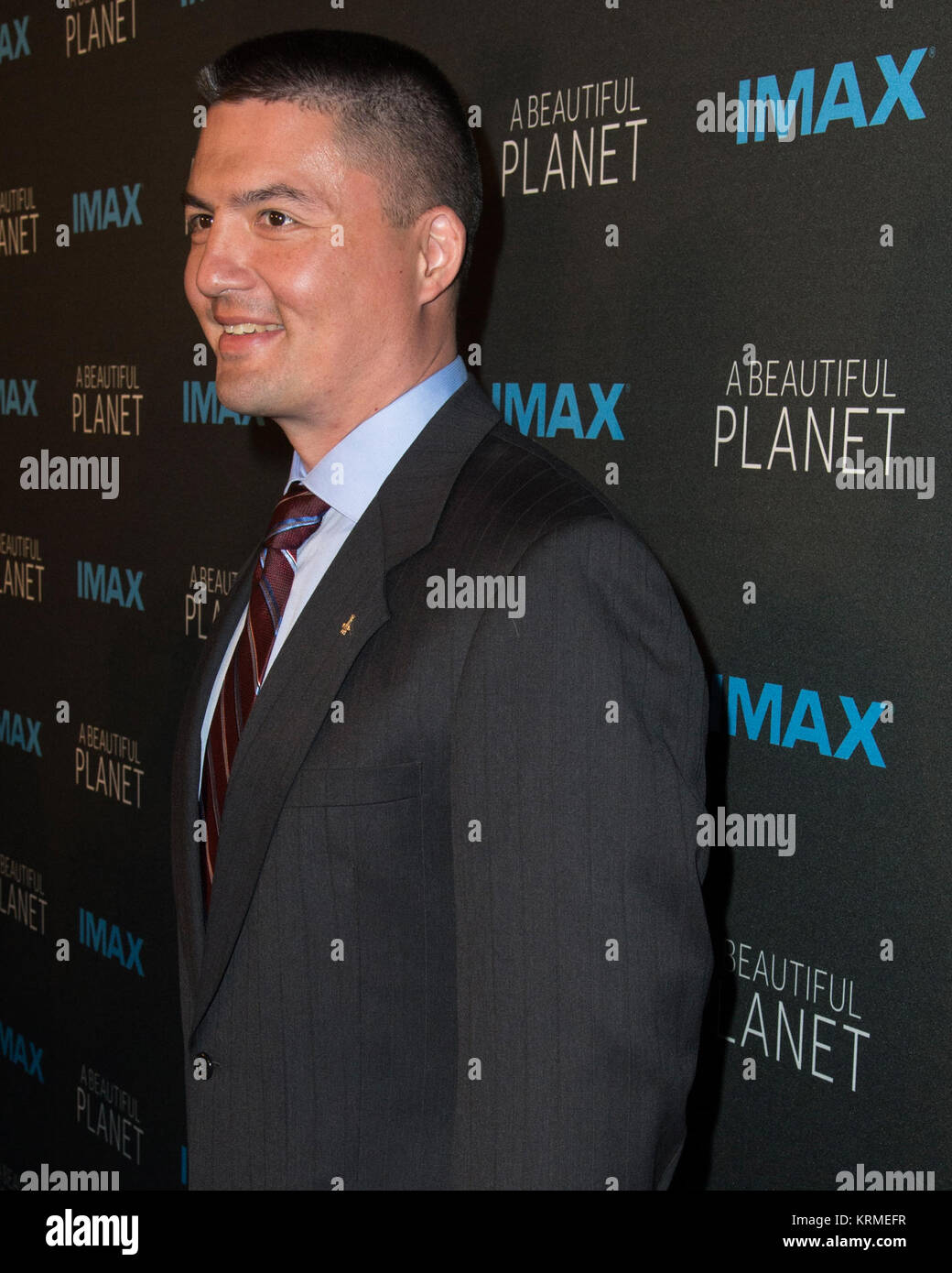 L'astronauta della NASA Kjell Lindgren assiste la prima mondiale del film IMAX " Un bel pianeta' a AMC Lowes Lincoln Square Theatre di Sabato, Aprile 16, 2016 in New York City. Le caratteristiche del film sono le riprese della terra catturata da astronauti a bordo della Stazione Spaziale Internazionale. Photo credit: (NASA/Joel Kowsky) 'un bel pianeta' Premiere mondiale (NHQ201604160005) Foto Stock