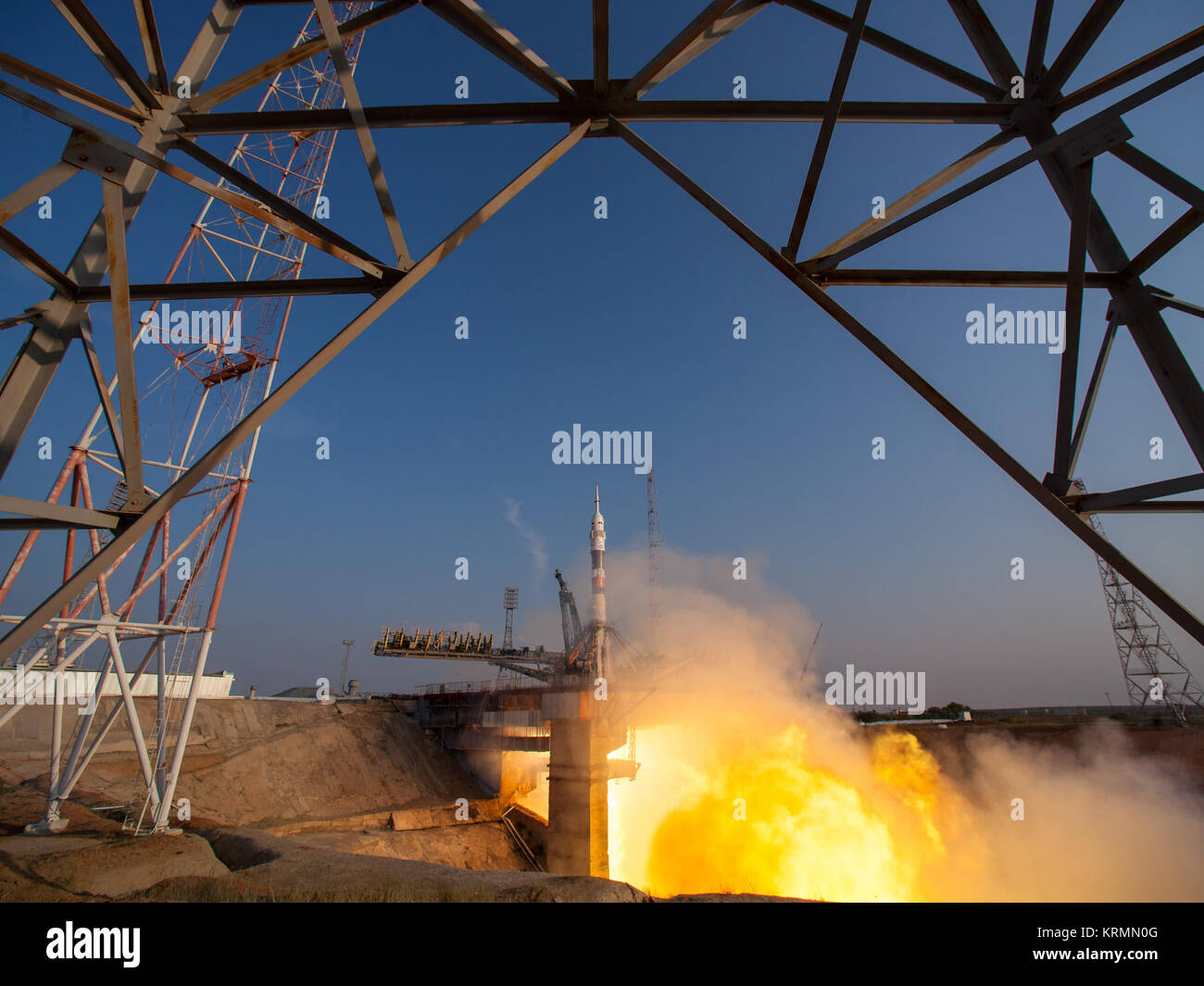 Il Soyuz MS-01 lanci spaziali dal cosmodromo di Baikonur con spedizione 48-49 il suo equipaggio Kate Rubins della NASA, Anatoly Ivanishin di Roscosmos e Takuya Onishi della Japan Aerospace Exploration Agency (JAXA) a bordo, giovedì 7 luglio 2016 , il kazako tempo (luglio 6 Eastern time), Baikonur in Kazakhstan. Rubins, Ivanishin e Onishi trascorreranno circa quattro mesi sul complesso orbitale, tornando a terra in ottobre. Photo credit: (NASA/Bill Ingalls) Expedition 48 di lancio (NHQ201607070006) Foto Stock