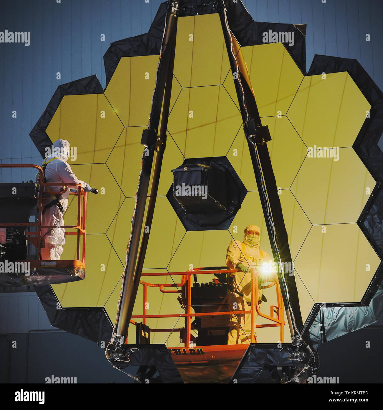 La NASA completa Webb Telescope centro di curvatura pre-test (30645694521) Foto Stock