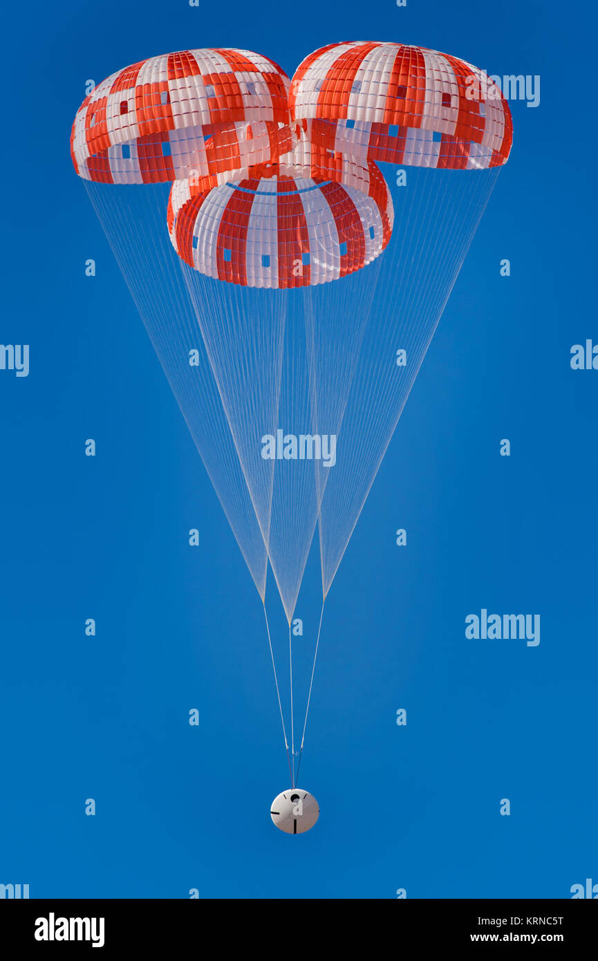 NASA il veicolo spaziale Orion paracaduti testato presso U.S. Army Yuma Proving Ground Foto Stock