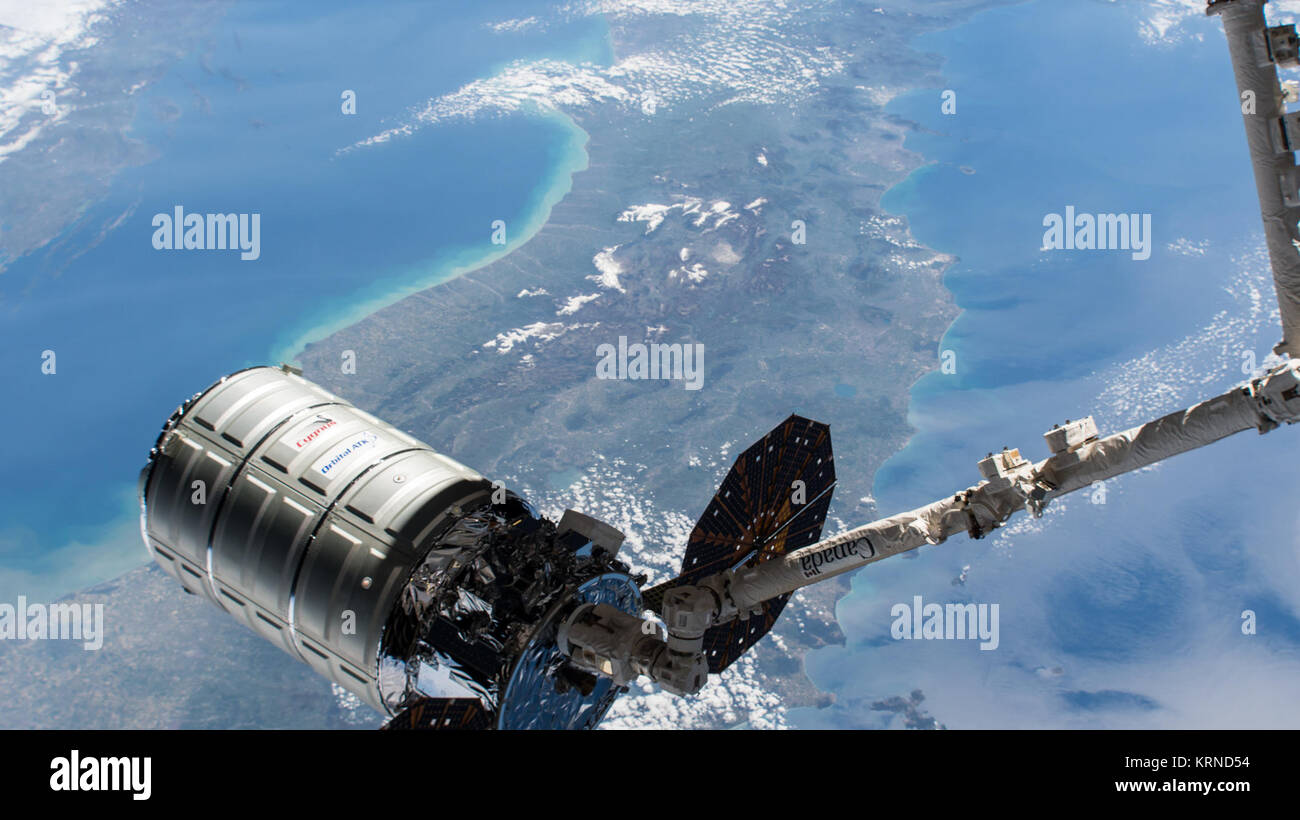 ISS-51 Cygnus OA-7 alle prese per la ISS (1) Foto Stock