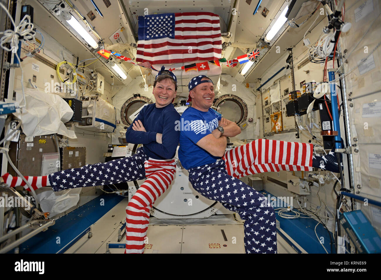ISS-52 Peggy Whitson e Jack Fischer celebrare il 4 di luglio in Kibo lab Foto Stock