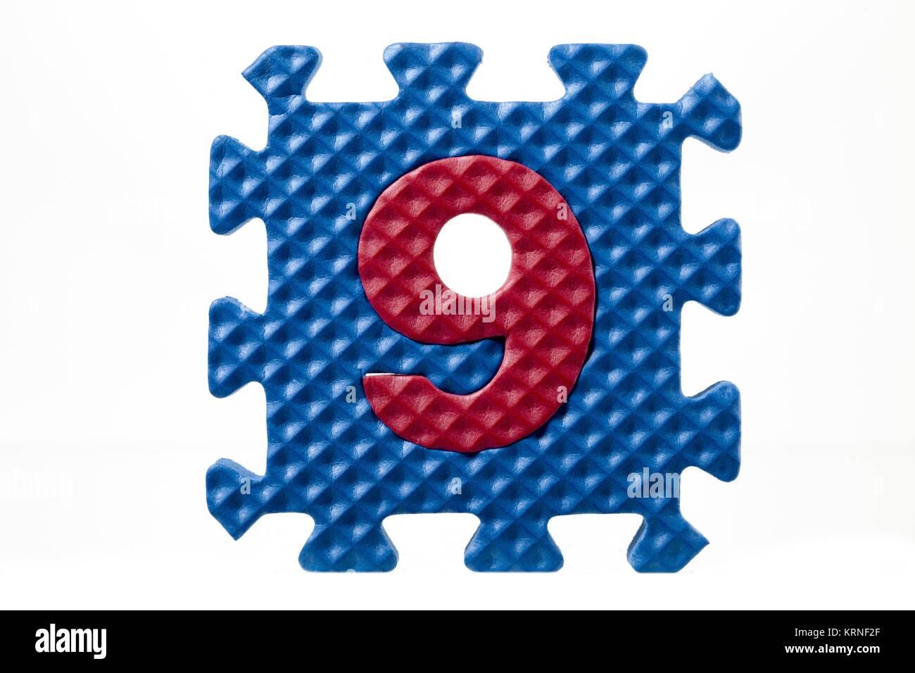 Puzzle di schiuma con numero nove Foto Stock