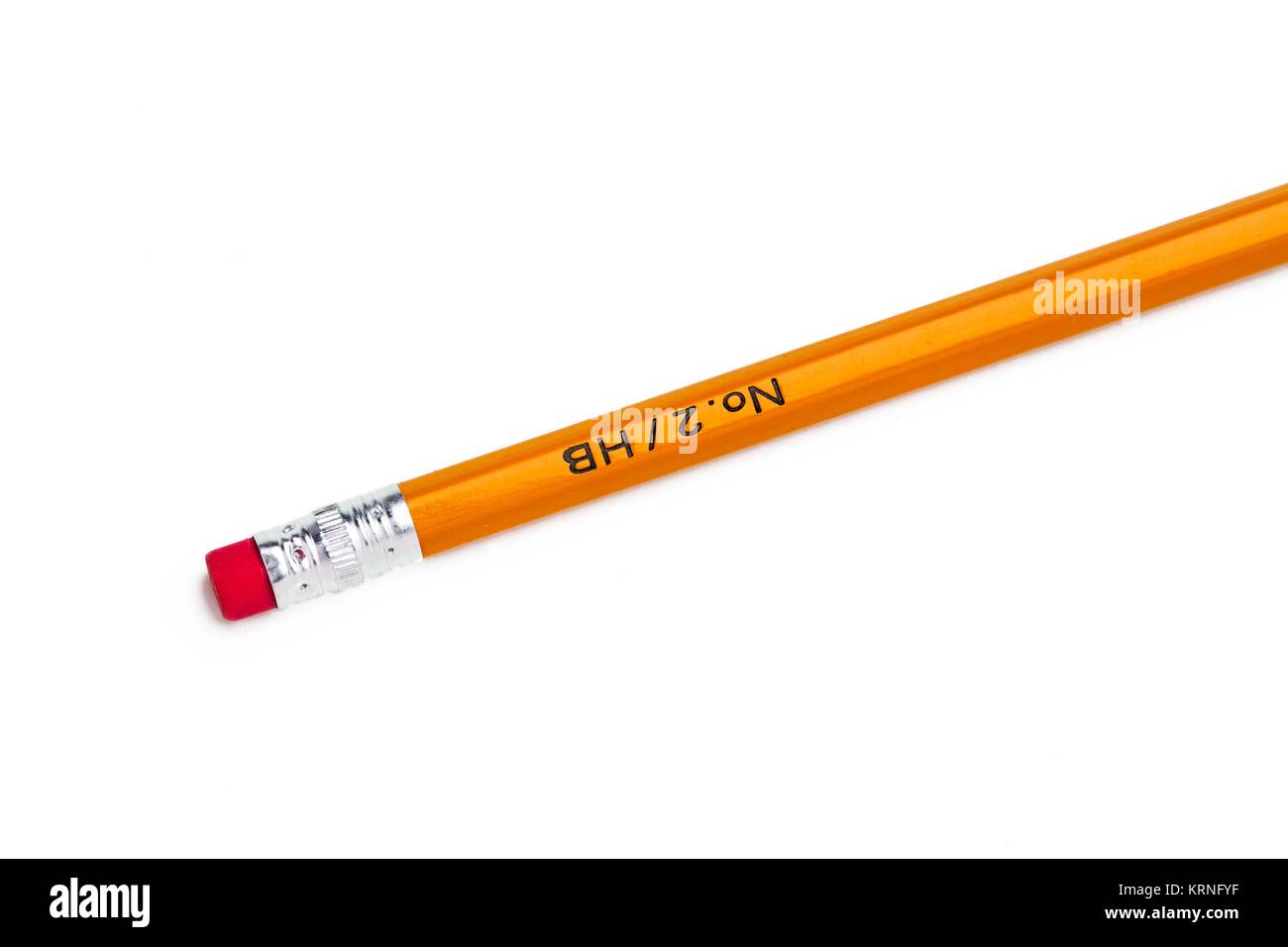 Sezione bassa di una matita di legno con gomma su bianco Foto Stock