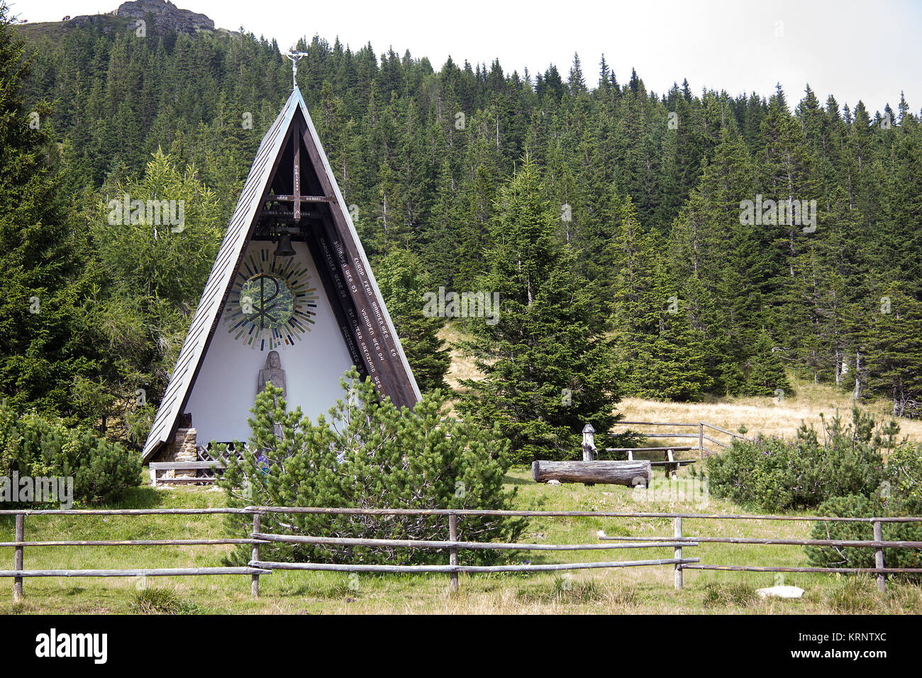 La cappella cattolica su una montagna weinebene koralpe in Stiria Foto Stock