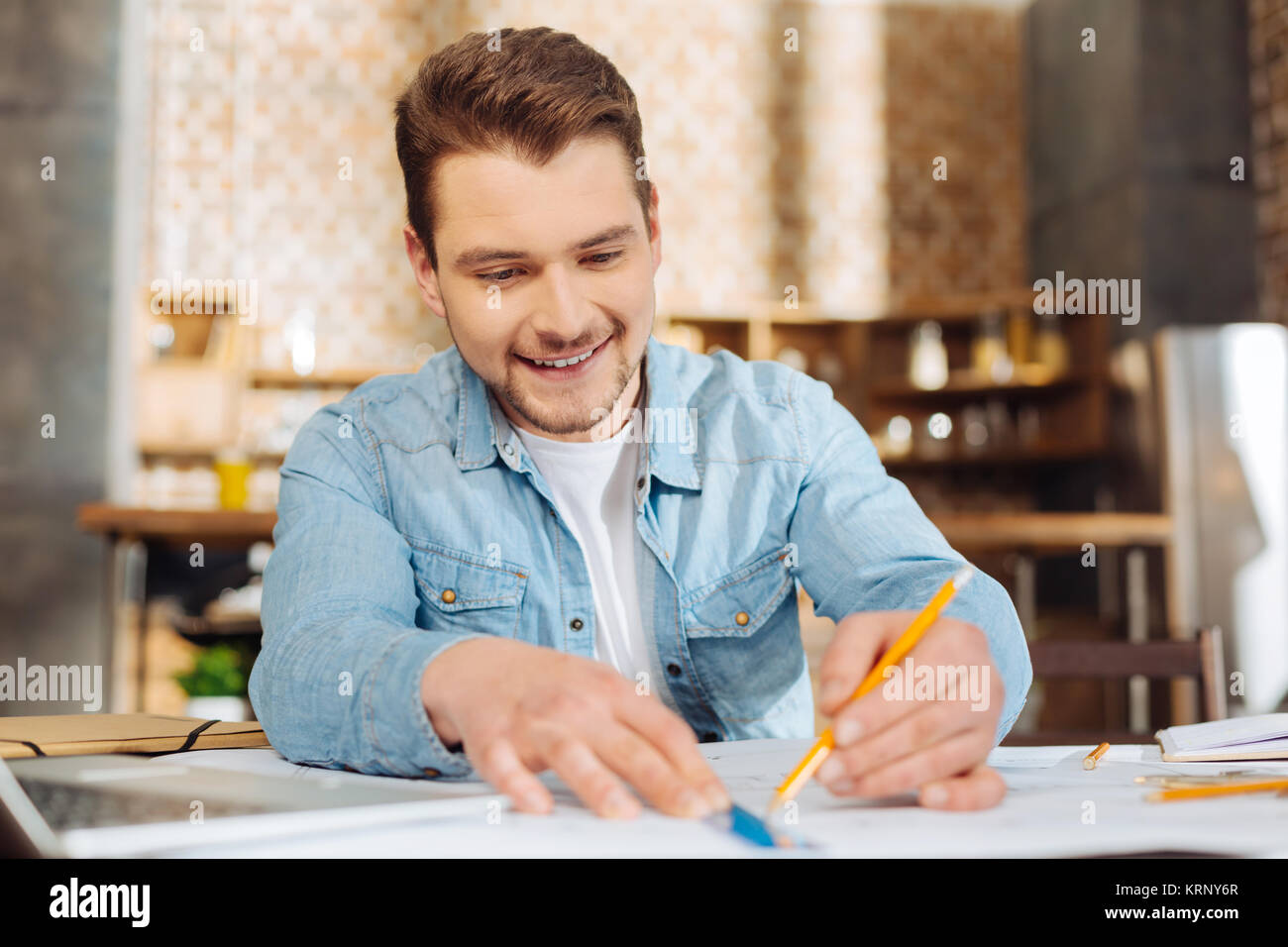 Entusiastico germogliando guy progetto di disegno Foto Stock