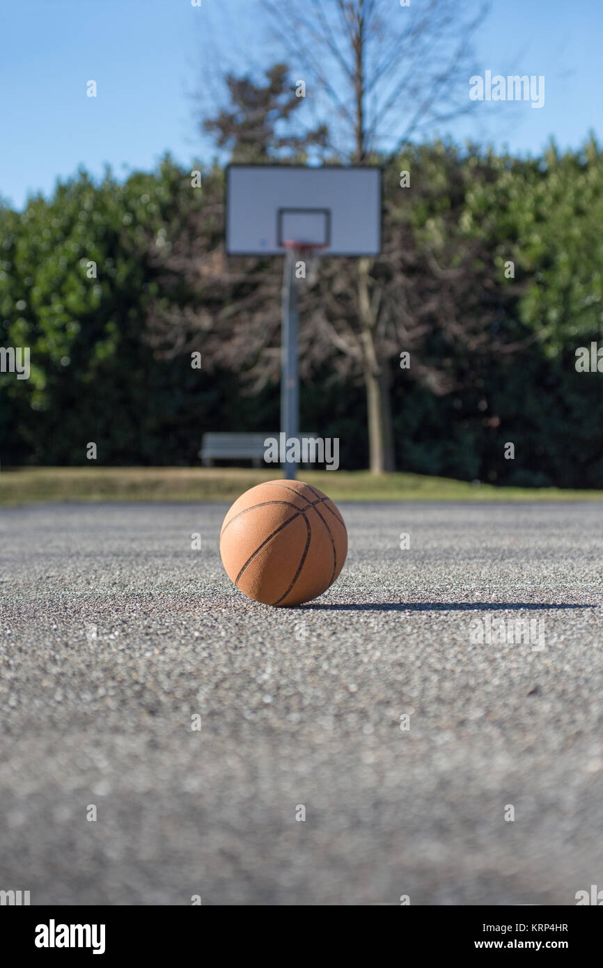 Il basket ball su playgroung pallacanestro Foto Stock