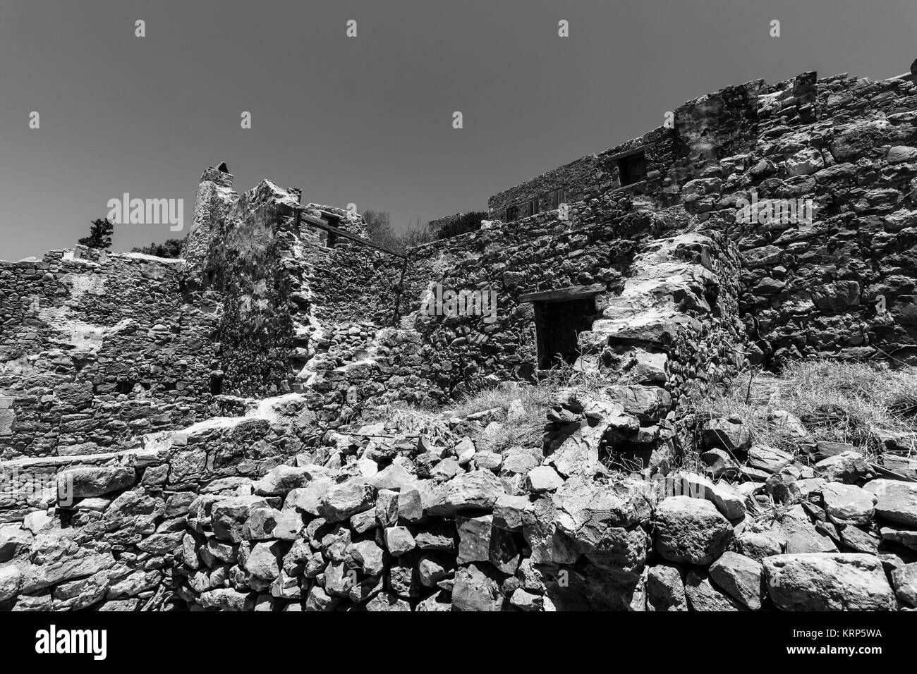 Le rovine della fortezza veneziana sull isola di Spinalonga. Creta. La Grecia. In bianco e nero. Foto Stock