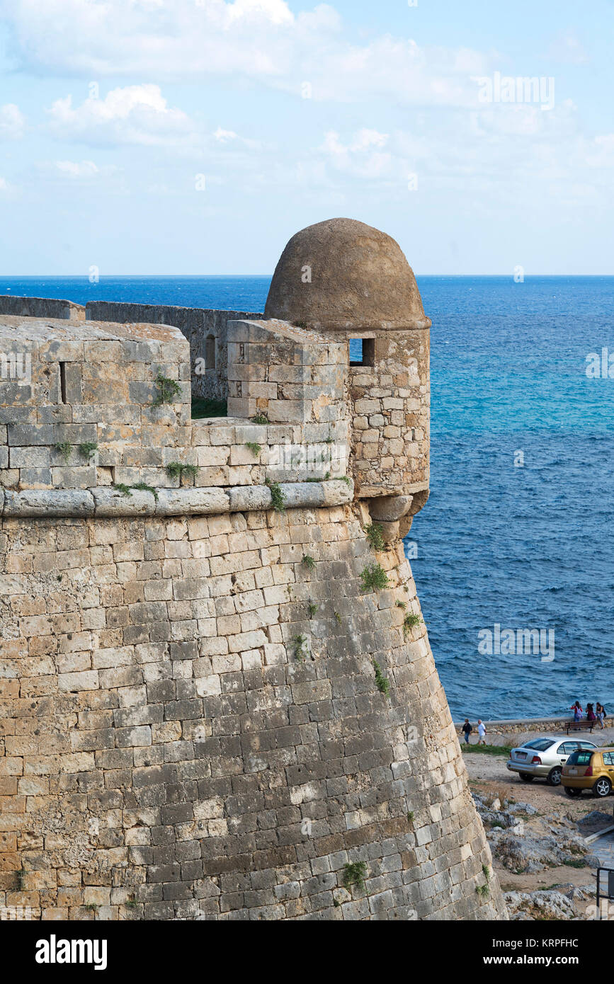 Torre nella Fortezza di Rethimno. La Fortezza è la cittadella della città di Rethymno in Creta, Grecia. Esso è stato costruito dai veneziani nel XVI secolo Foto Stock