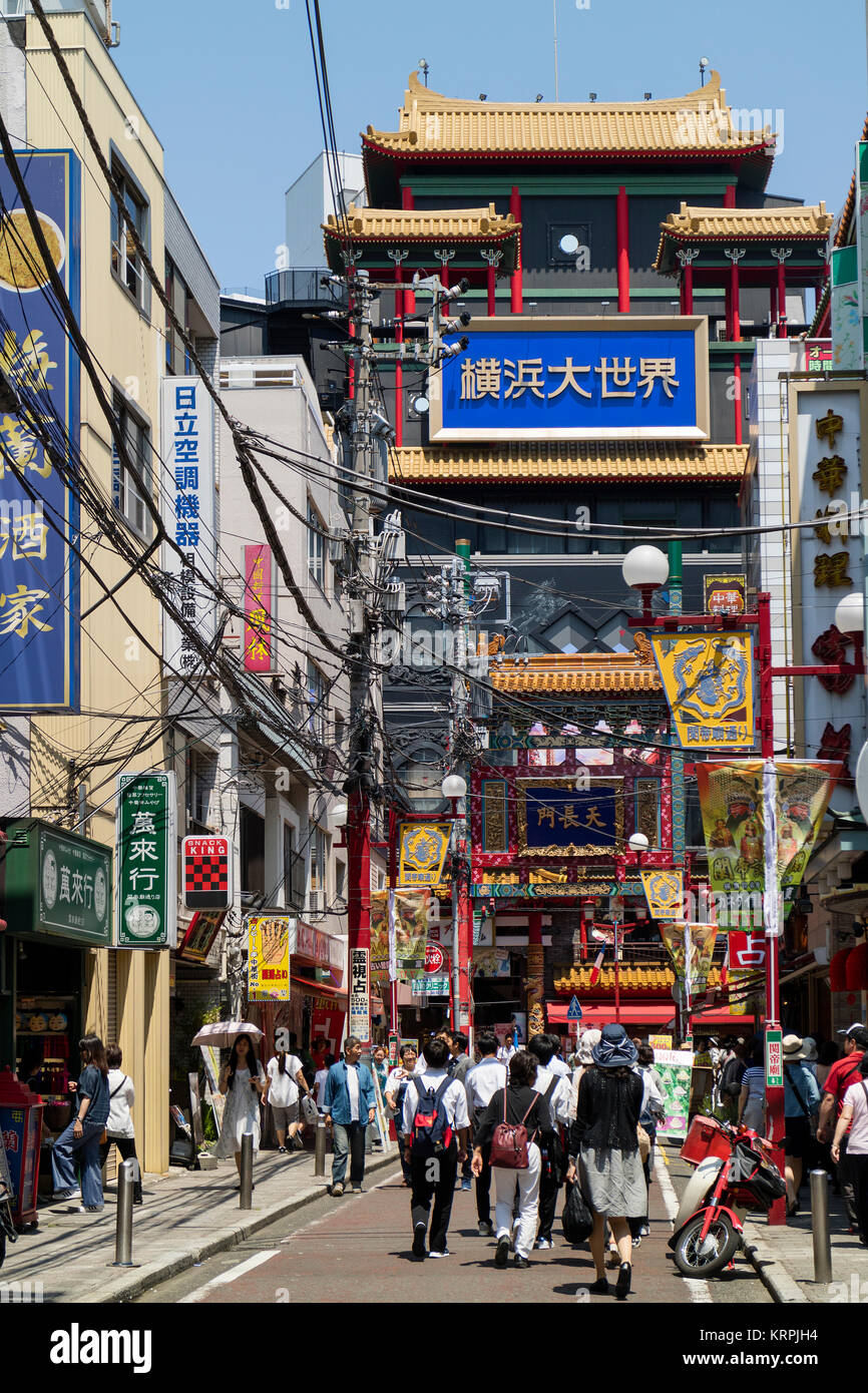 Yokohama - Giappone, 16 giugno 2017; colorato la strada dello shopping di China Town, città di Yokohama Foto Stock