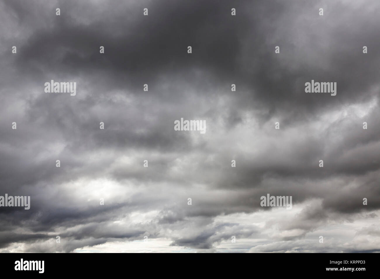 Nuvole grigio e nuvoloso meteo Foto Stock