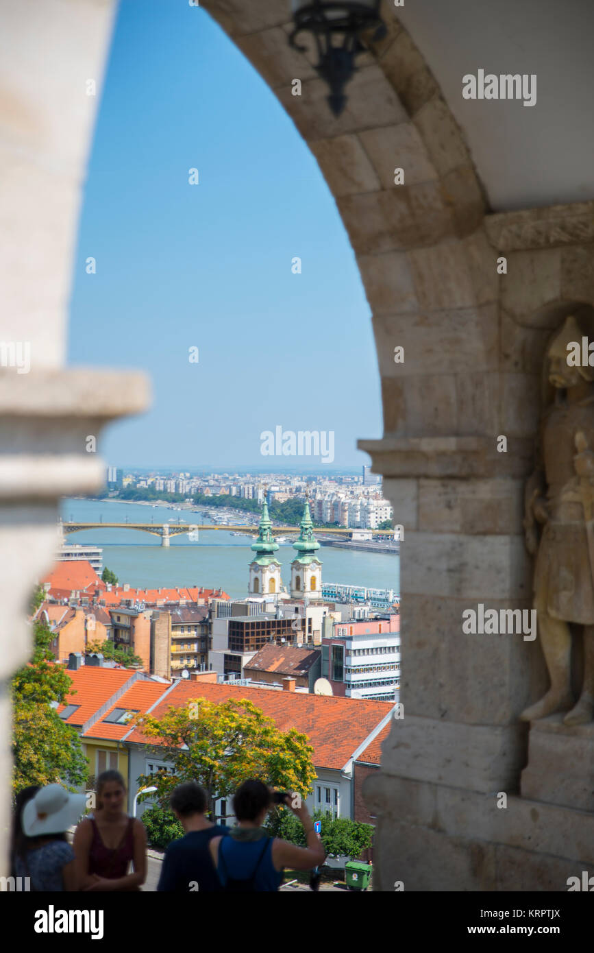 Vista di Budapest, dal Danubio e Sant'Anna Chiesa da Castle Hill Foto Stock