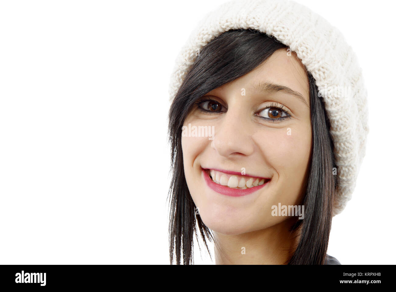 Ritratto di un bel giovane brunette con Cappello invernale, su bianco Foto Stock