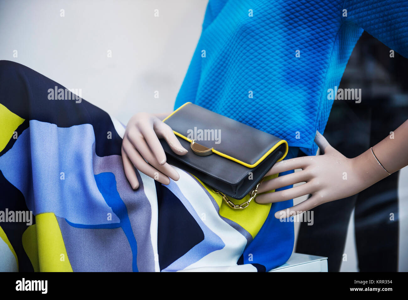 Le donne negozio di abbigliamento Foto Stock