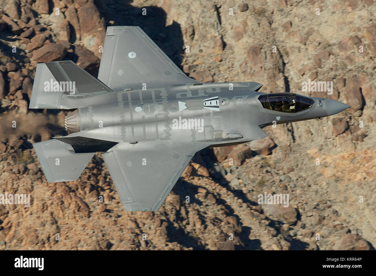 Lockheed Martin F-35 Lightning II Joint Strike Fighter (Stealth Jet), Flying Low sopra il deserto del Mojave, California, USA. Foto Stock