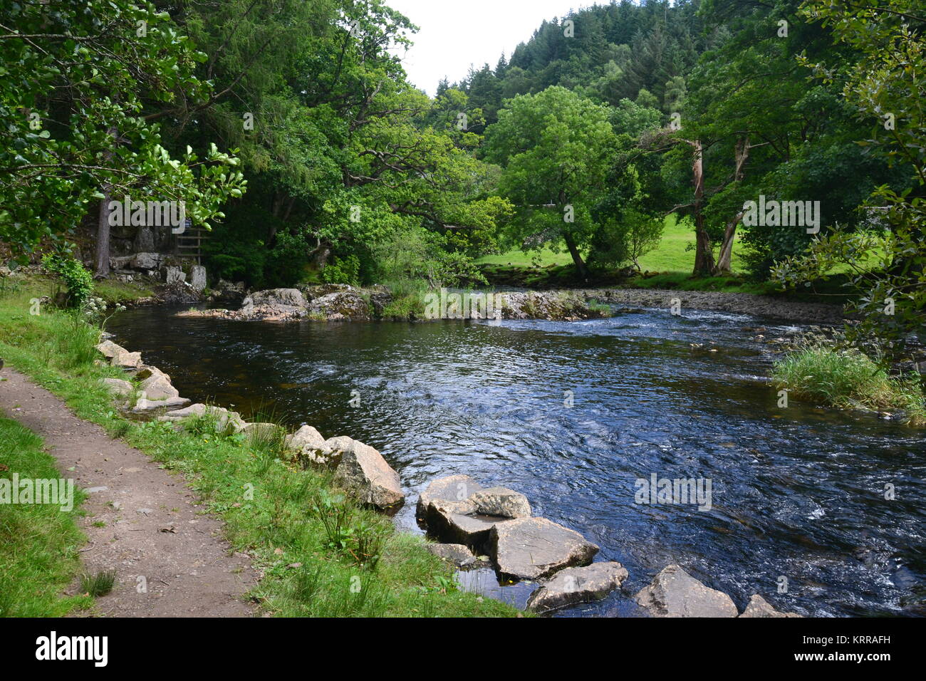 Vista del fiume Conwy a Betws-y-Coed, Conwy Valley, Snowdonia, Galles, Regno Unito Foto Stock