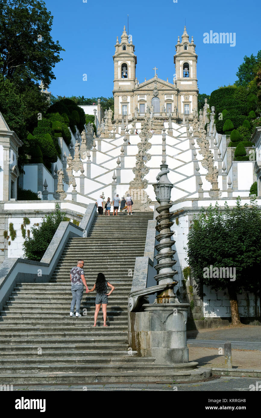 Scalinata che conduce a Bom Jesus do Monte, Tenões, Braga, provincia di Minho, Portogallo, Europa Foto Stock