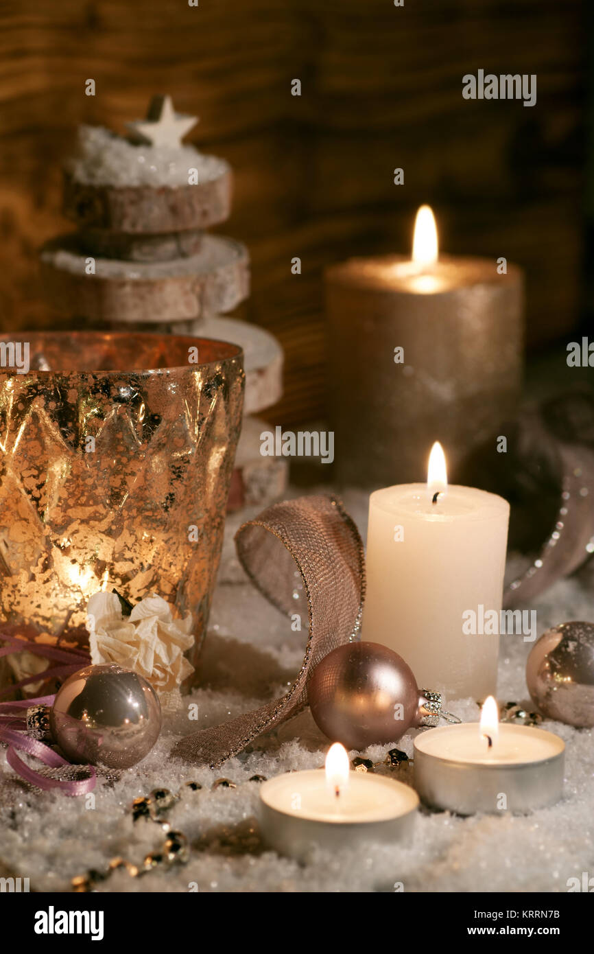 Natale ancora in vita con candel Foto Stock