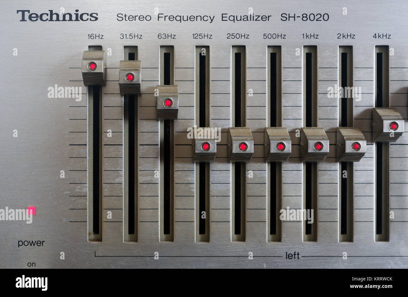 Un vintage Technics 12 banda equalizzatore grafico Foto Stock