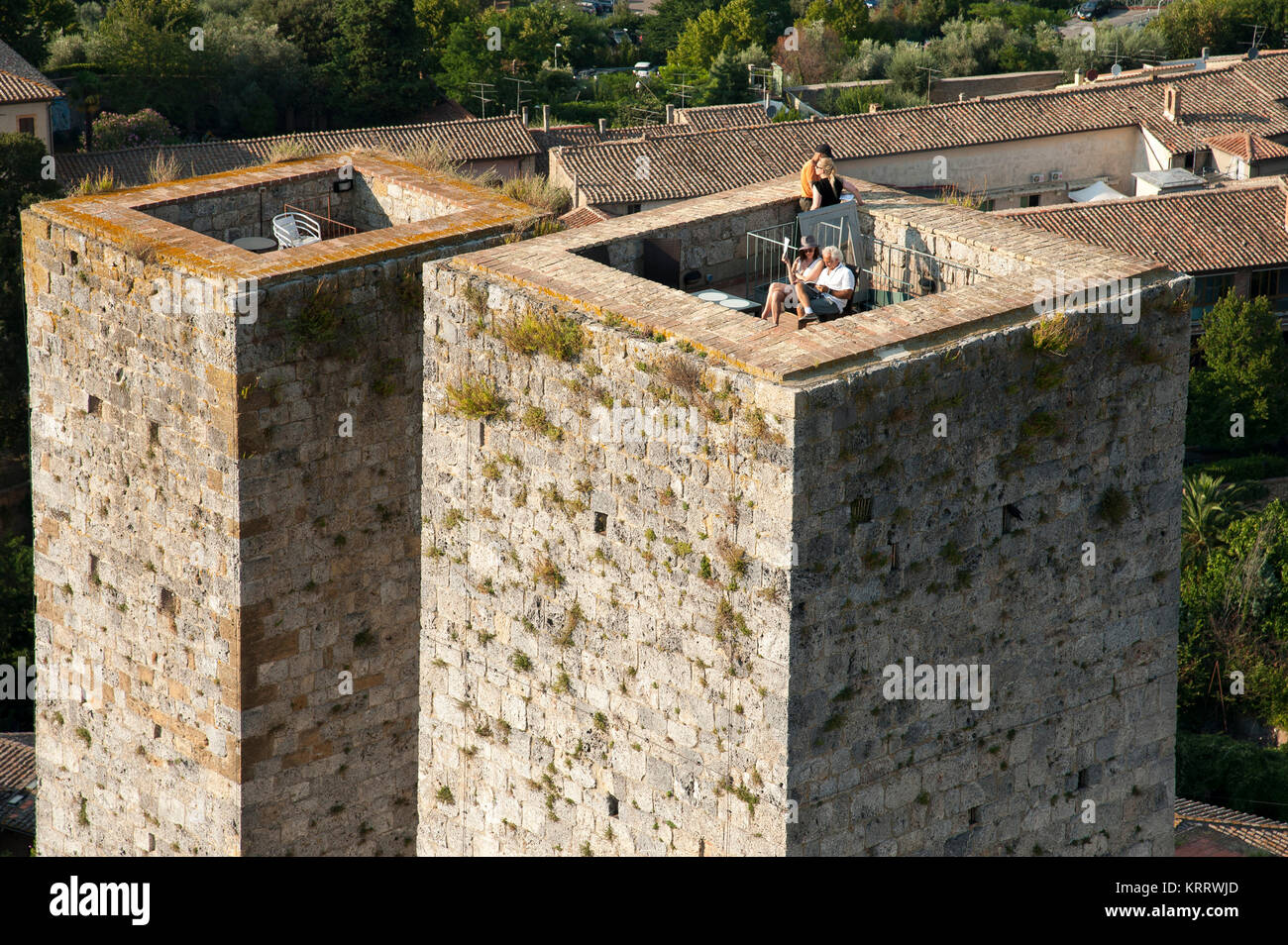 Torri medievali dal XIII secolo, le torri dei Salvucci nel centro storico di San Gimignano elencati di patrimonio mondiale dall UNESCO a San Gimignano, Toscana, ho Foto Stock