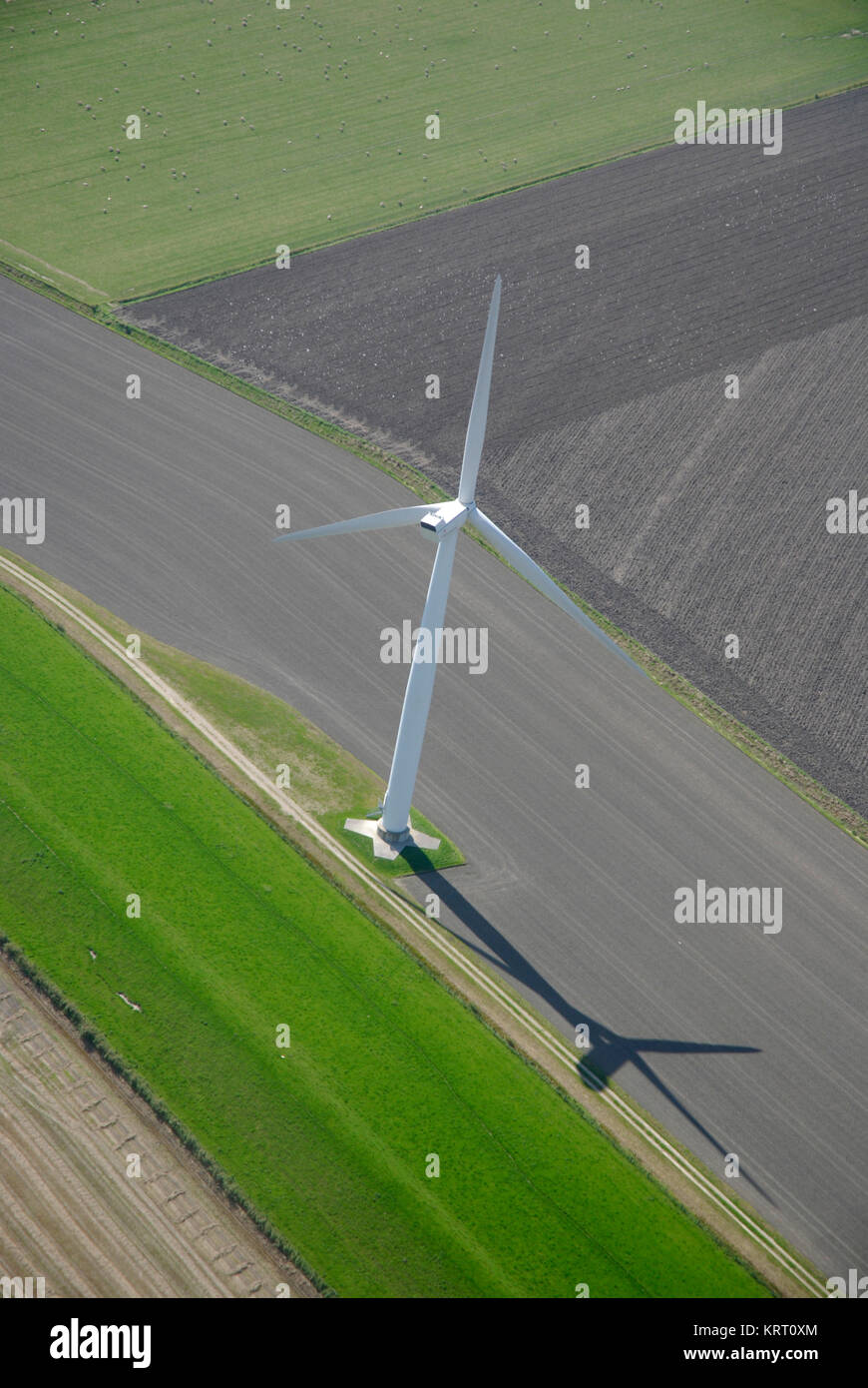 Vista aerea di una turbina eolica in Germania settentrionale Foto Stock