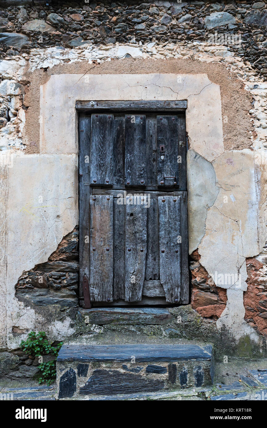 Piccola vecchia porta. Robledillo de Gata. Spagna. Foto Stock