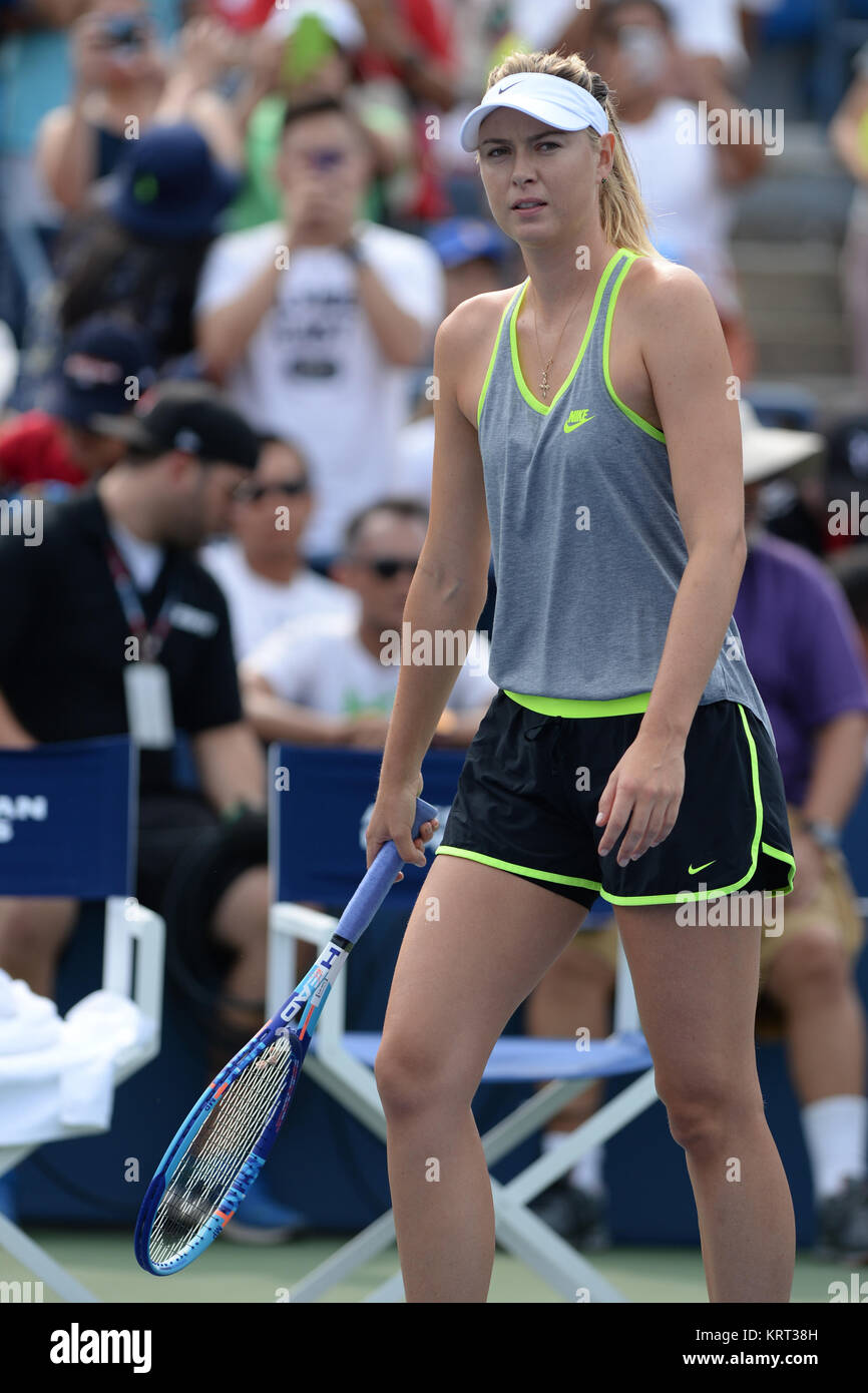 NEW YORK, NY - 30 agosto: Maria Sharapova sulla pratica corte presso l'USTA presso l'USTA Billie Jean King National Tennis Center il 30 agosto 2015 per il Flushing Meadows quartiere del Queens borough di New York City. Persone: Maria Sharapova Foto Stock