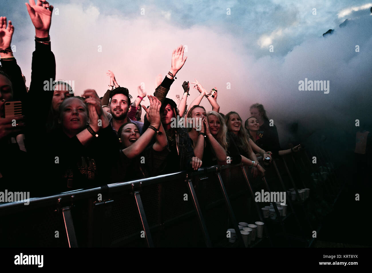 Il concerto folla aveva un grande concerto con il duo inglese la divulgazione in concerto al Festival di Roskilde. Danimarca 2013. Foto Stock