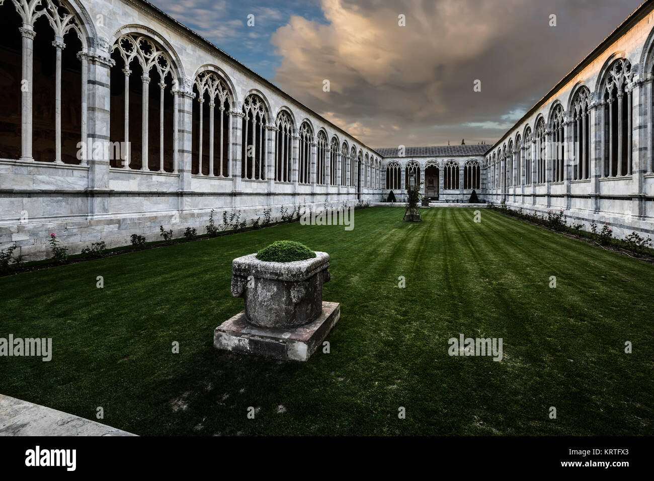 Cimitero gotico di pisa italia immagini e fotografie stock ad alta