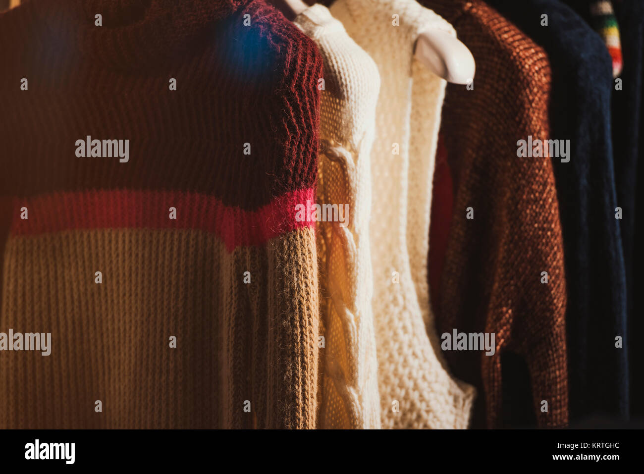 Abbigliamento invernale in un negozio Foto Stock