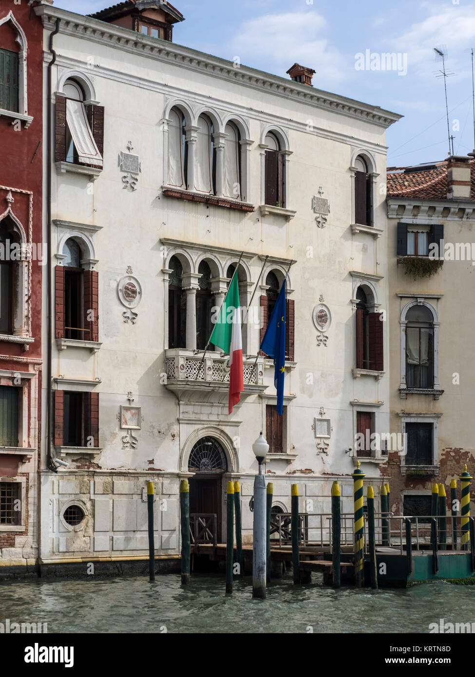 VENEZIA, ITALIA - 13 SETTEMBRE 2017: Vista esterna di Palazzo Soranzo, sede della Guardia di Finanza Foto Stock