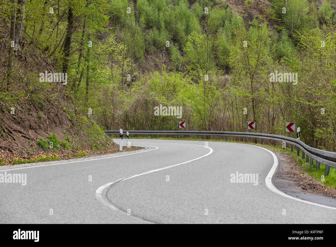 strada tortuosa Foto Stock