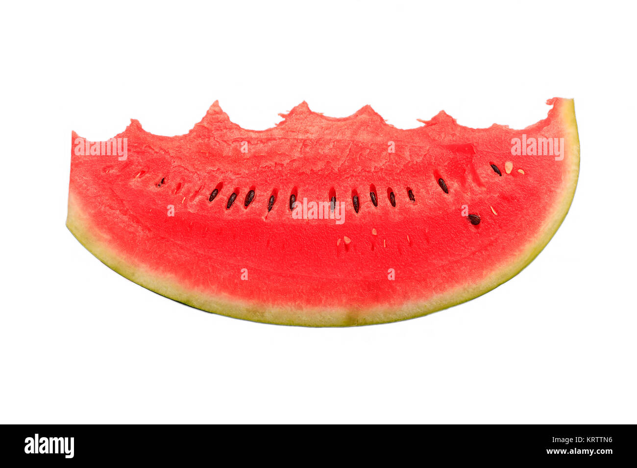 Tagliate a fette di anguria con un morso preso, isolati su sfondo bianco. Foto Stock