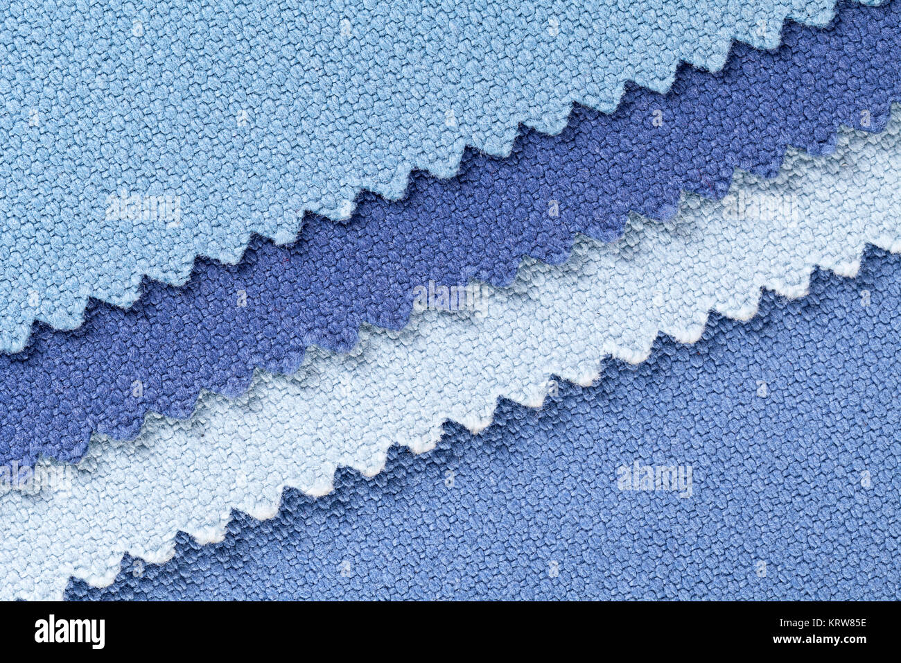 Composizione colorata di strisce diagonali di dentellate di tessuto di cotone Foto Stock