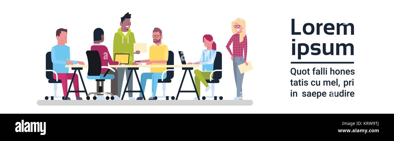 Gruppo di persone Creative lavorando Business Meeting Team seduto alla scrivania in ufficio il brainstorming Illustrazione Vettoriale