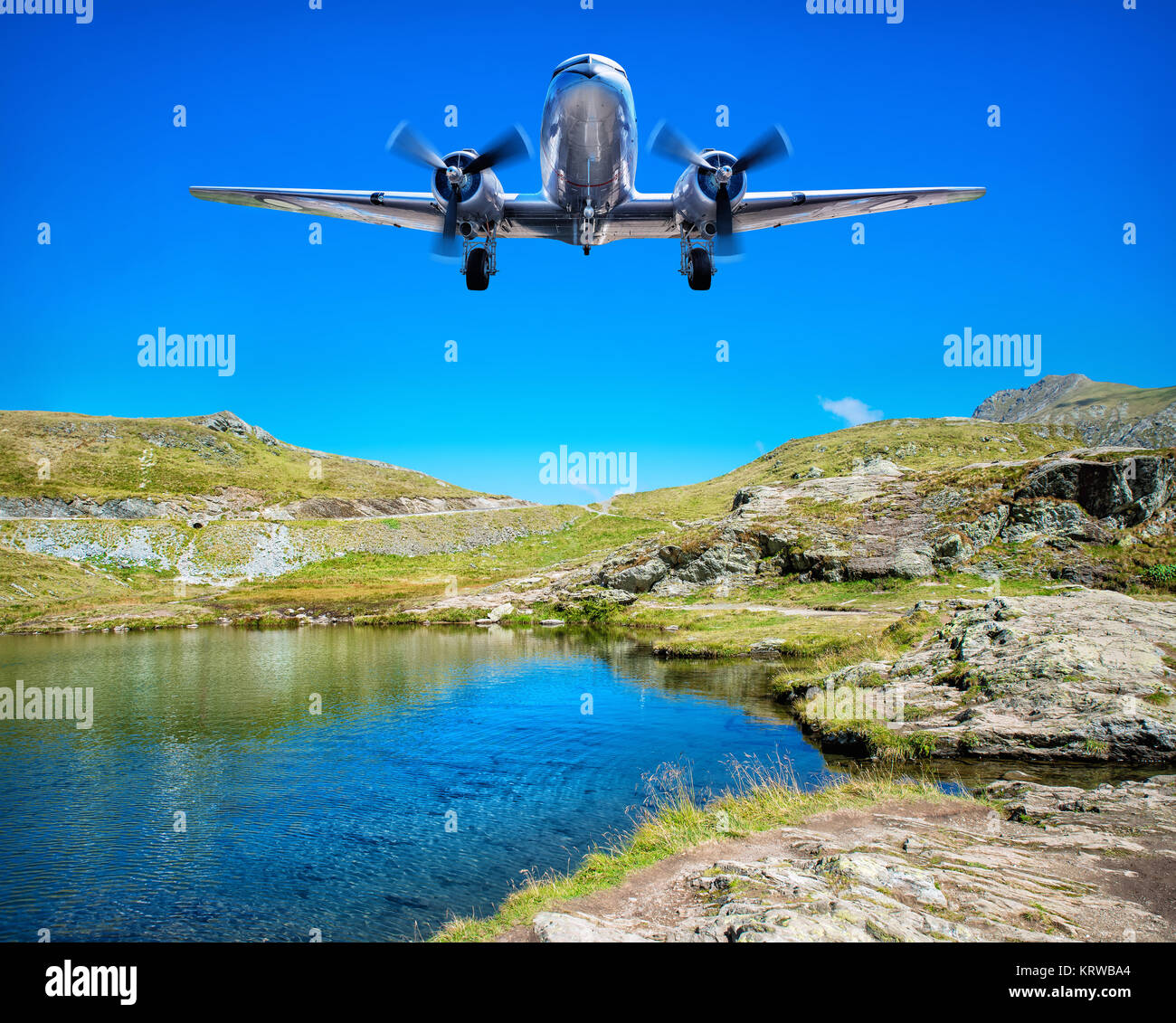 aereo sopra un lago in montagna Foto Stock